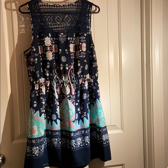 Spring dress - Picture 2 of 5